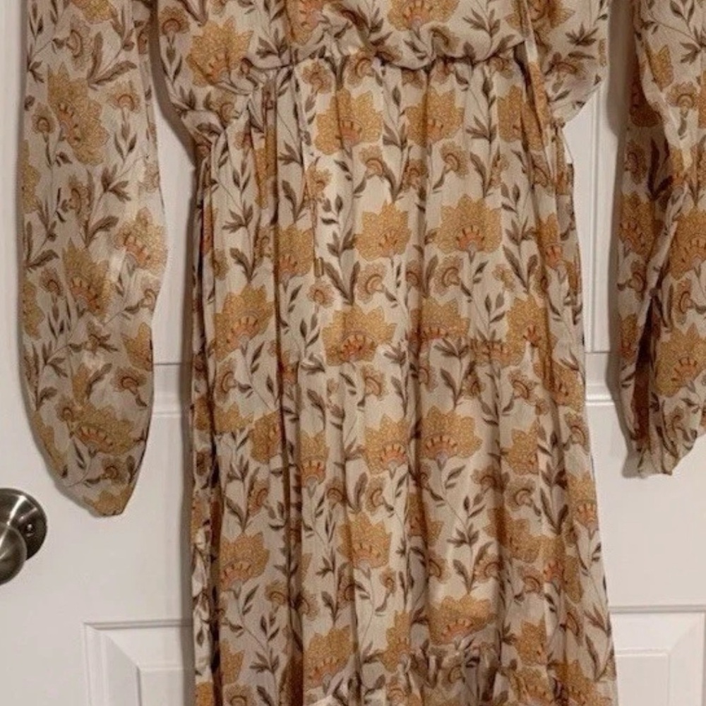 MINKPINK Cream and Gold Floral Blouse